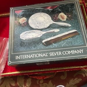 International Silver Company Women's Silver Grooming Set